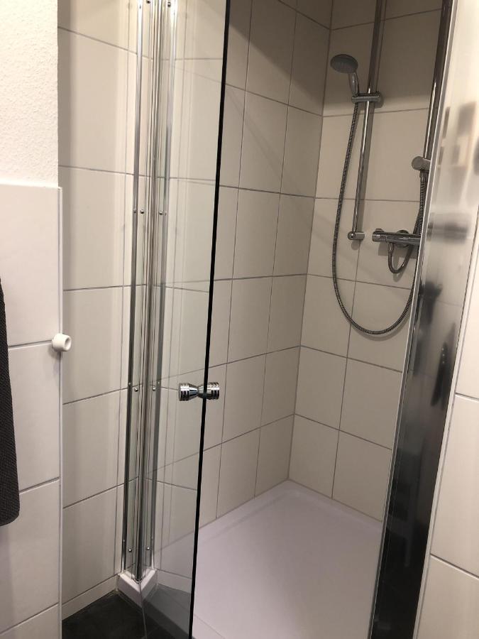 Paradies Hella